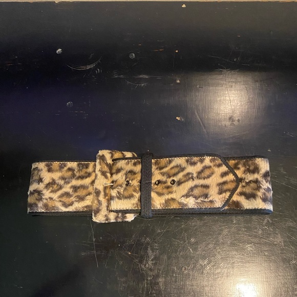๐OMO NORMA KAMALI VINTAGE BELT FAKE FUR LEOPARD ๐ - Picture 3 of 8